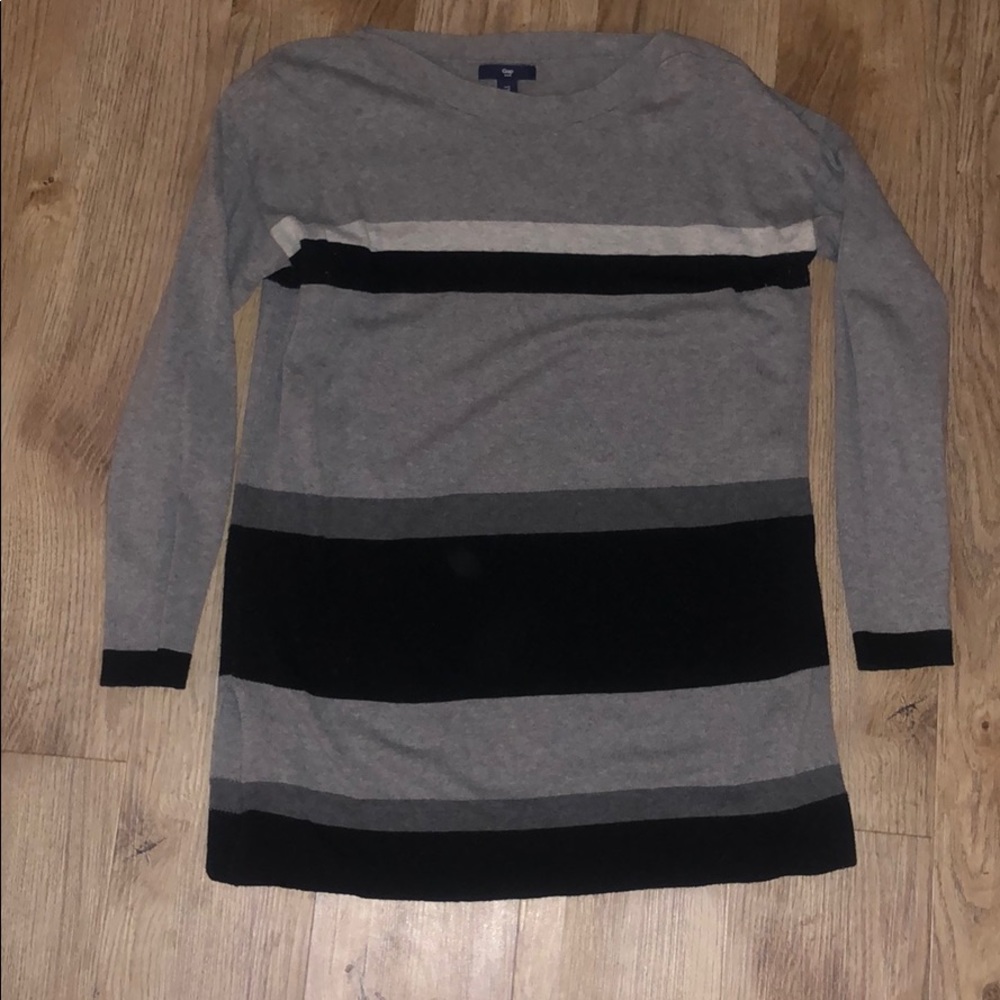 GAP sweater